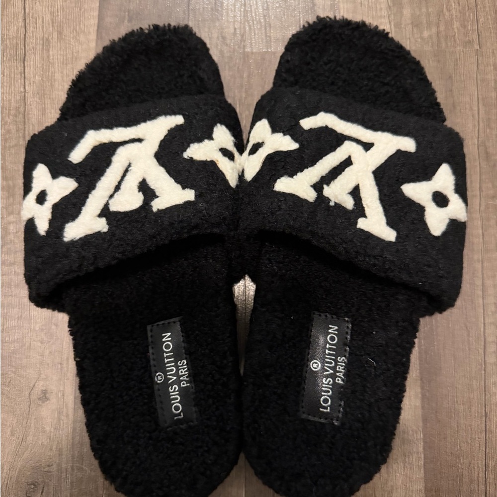 LV Black and Cream Fuzzy Slides